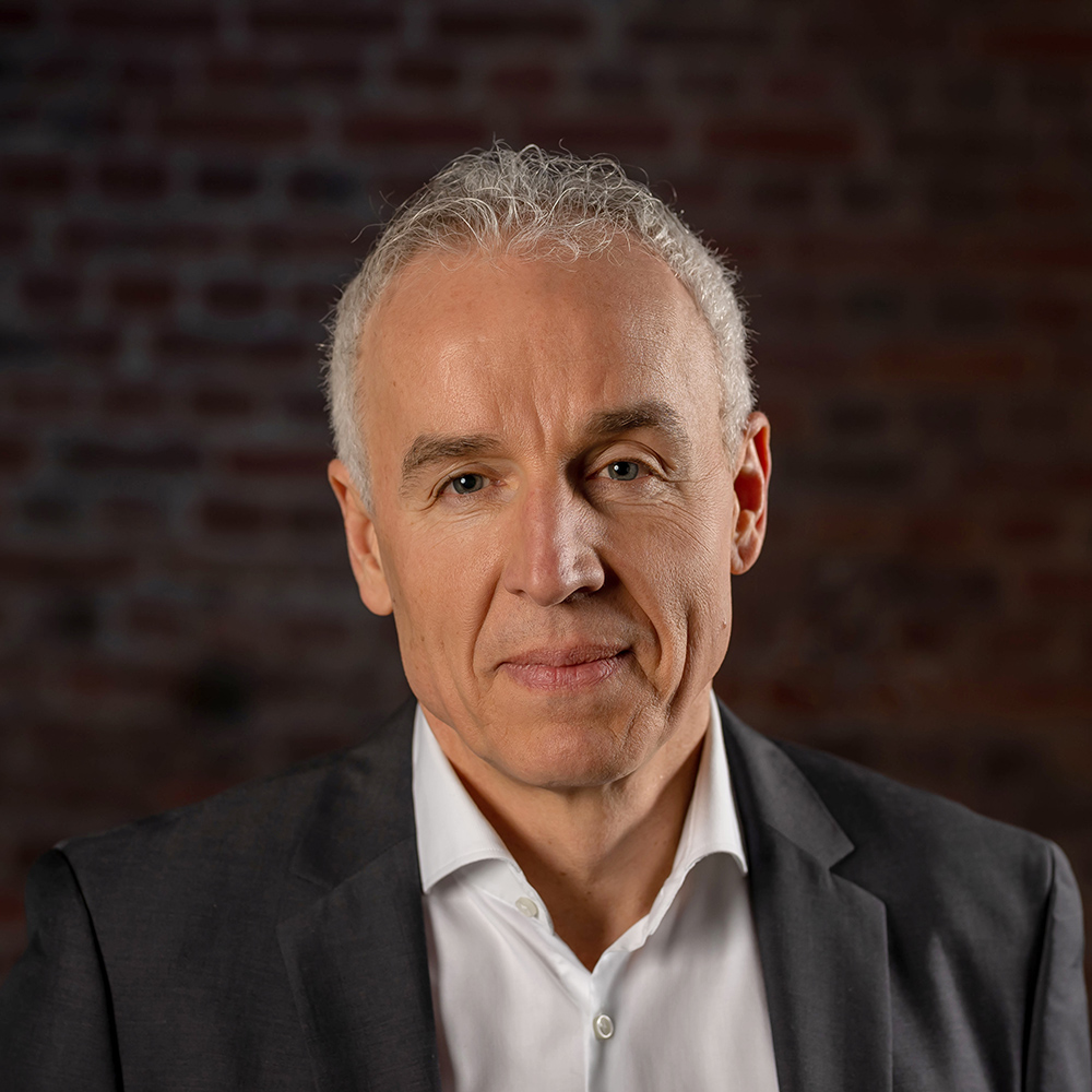 Das Bild zeigt TBF Senior Fondsmanager Roman Kostal in Portraitaufnahme