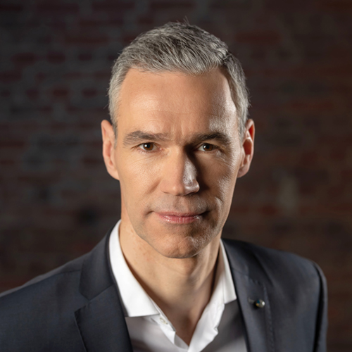 Das Bild zeigt TBF Vertriebsdirektor Sven Wiede in Portraitaufnahme