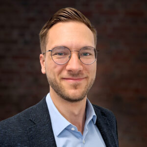 Das Bild zeigt TBF Vertriebsmanagerin Lisa Voss in Portraitaufnahme