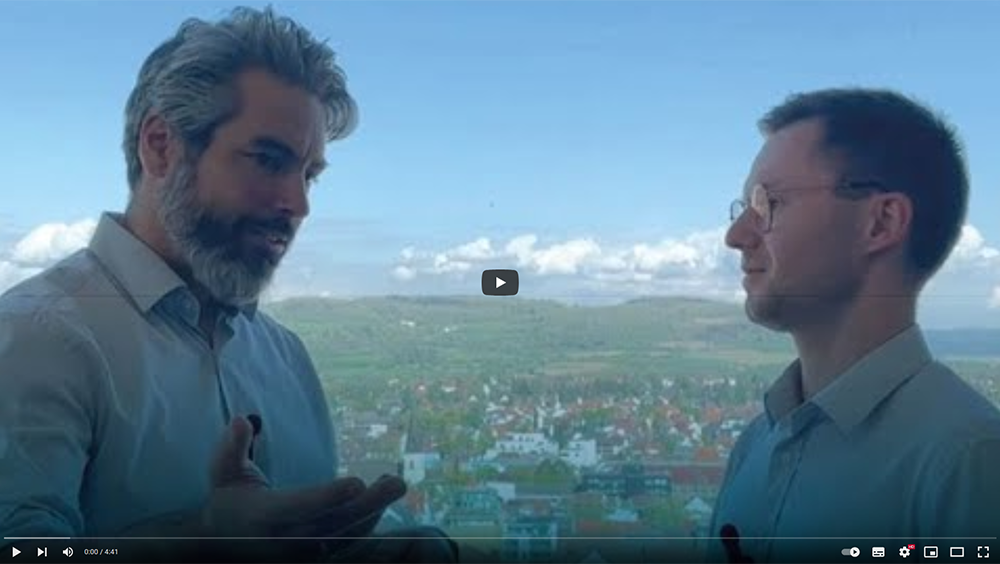 TBF Let's talk about finance. Das Bild zeigt Patrick Vogel und Maximilian Dreide im Gespräch.